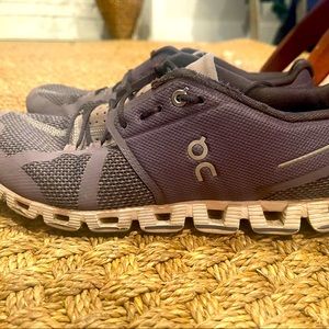 On cloud tennis shoes